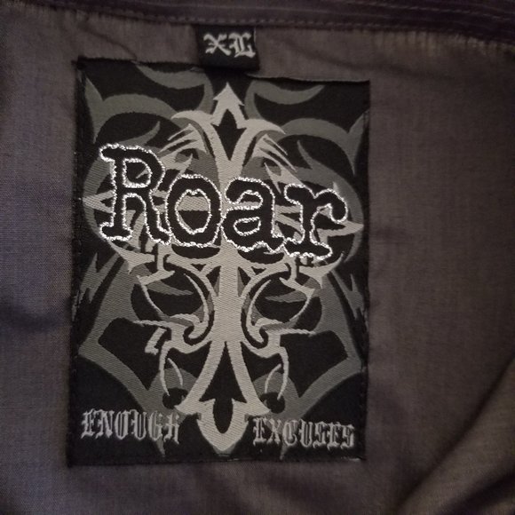 Roar Enough Excuses Tone on Tone Graphic Long Sleeve Button Up Black XL - Picture 6 of 15